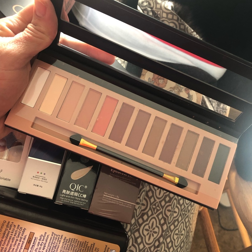 Get naked eyeshadow